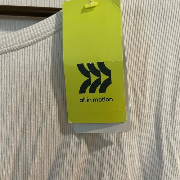 NWT All in Motion lightweight workout top. Size XXL - Picture 7 of 8